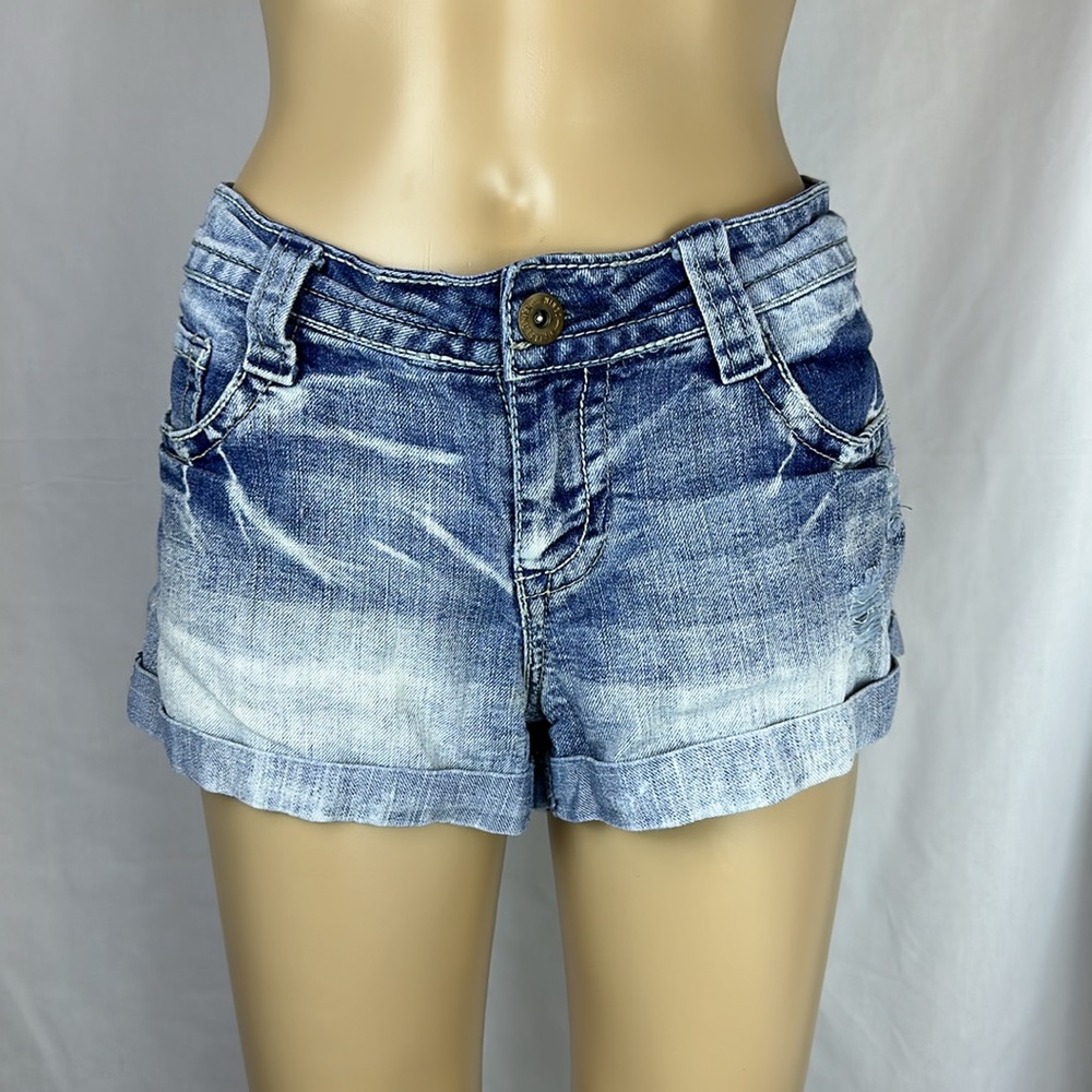 Wall Flower Distressed Jean Shorts.       Size 13.